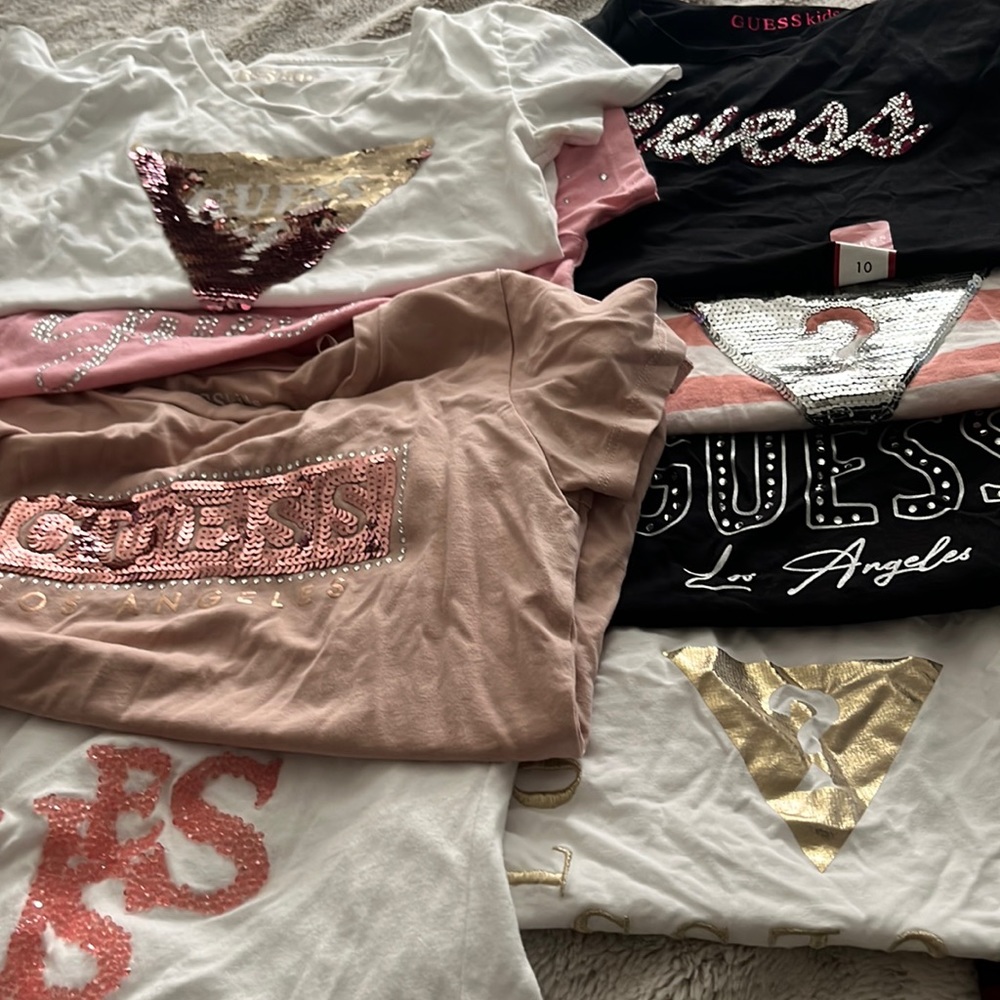 8 Guess Tshirts for 40$